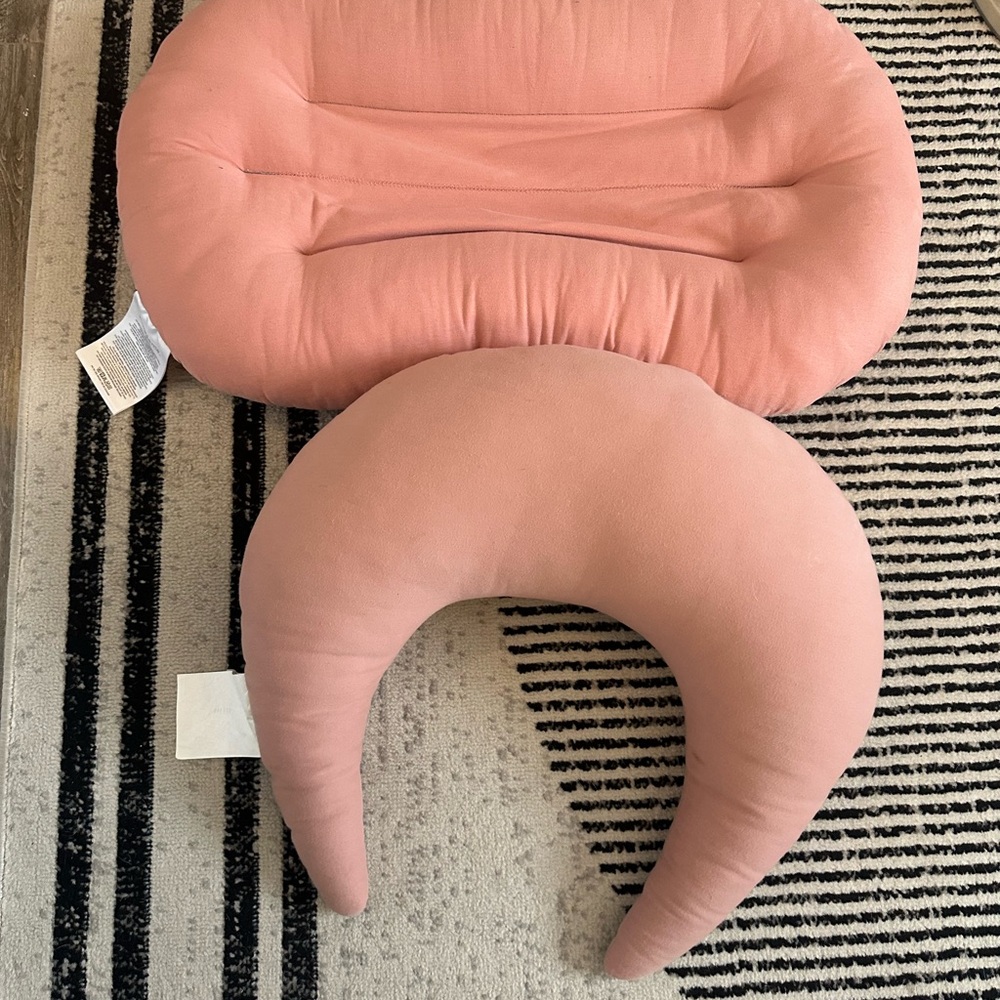 Snuggle Me Organic Lounger & Feeding Pillow Set pink